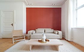 Famous Lakes Apt - City Central